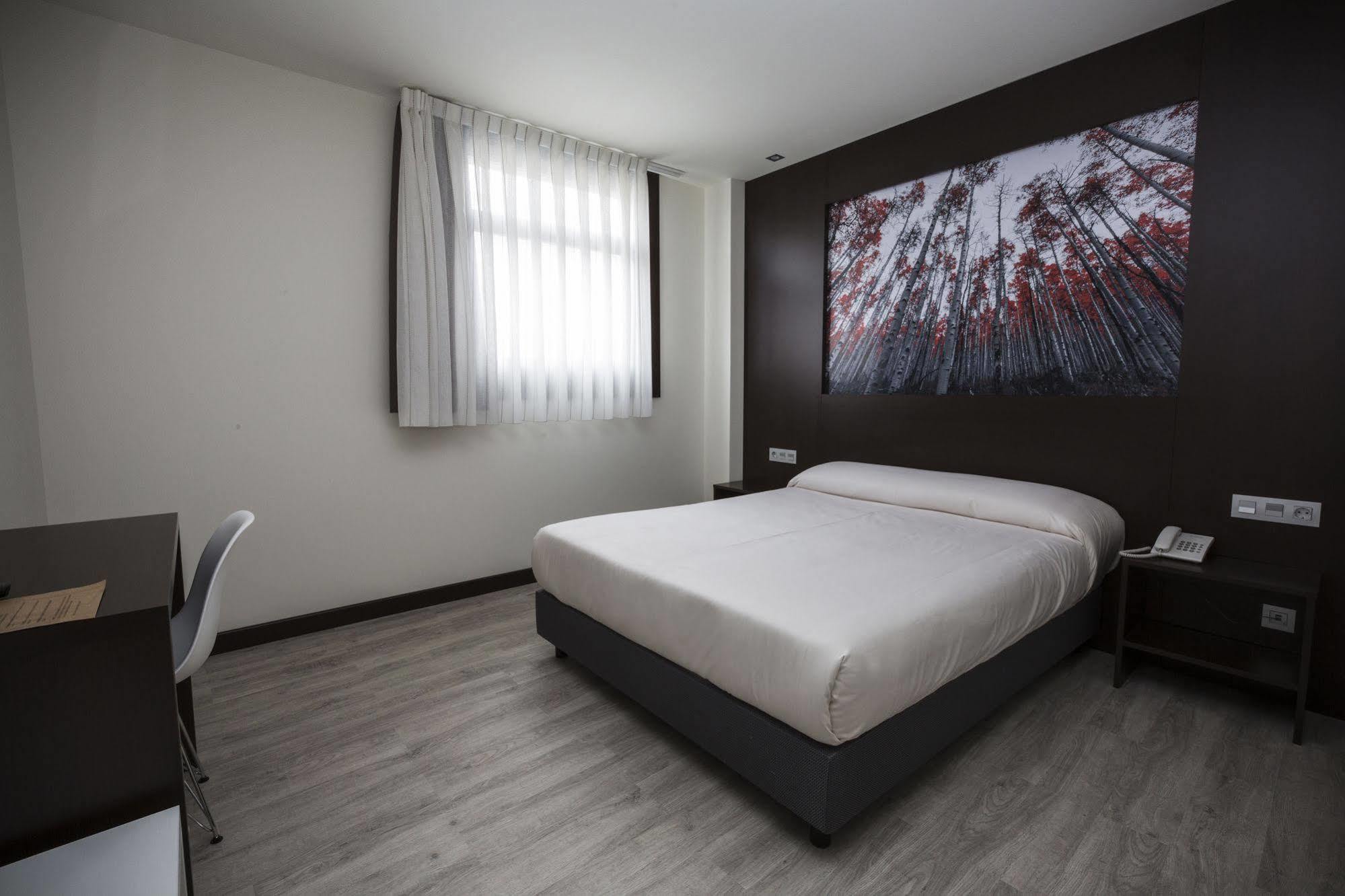 Hotel La De Roces